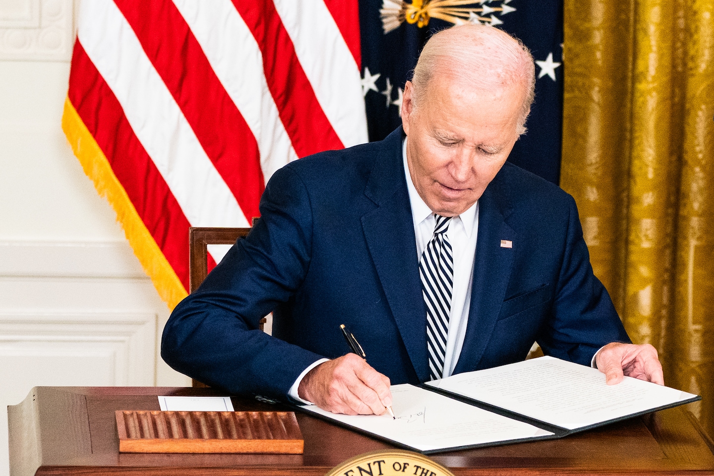 "Biden Supporters Rally for Write-In Campaign in New Hampshire, Defying Ballot Absence"