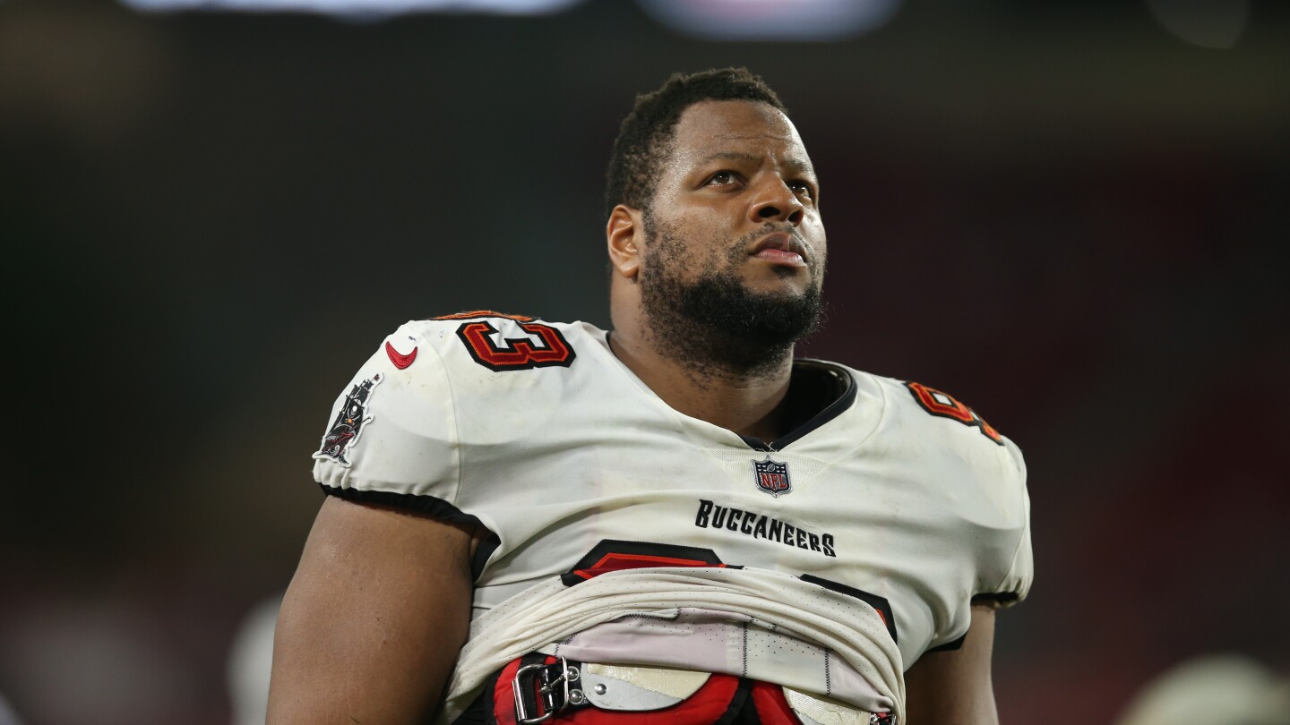 Featured image for Ndamukong Suh Announces Retirement After 13 NFL Seasons