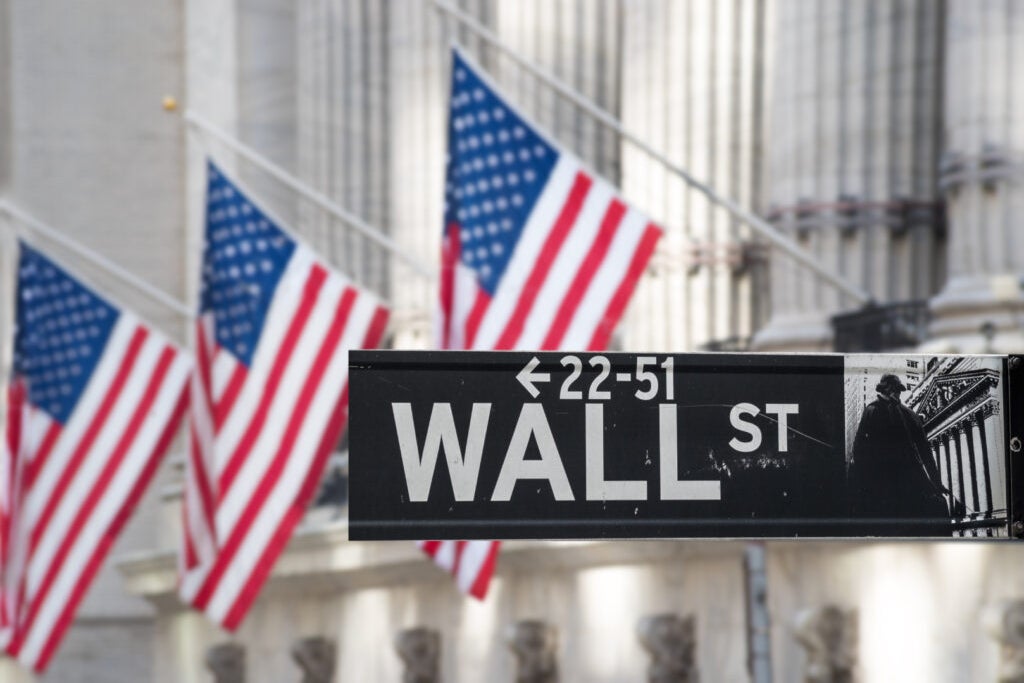 "Stock Market Mixed Amid Economic Concerns and Cooling Job Market"