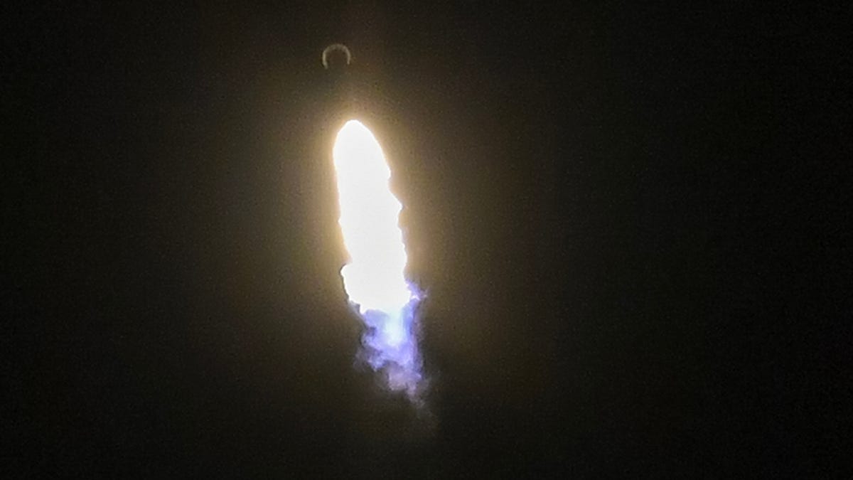 SpaceX's Back-to-Back Starlink Satellite Launches Illuminate Florida Coast