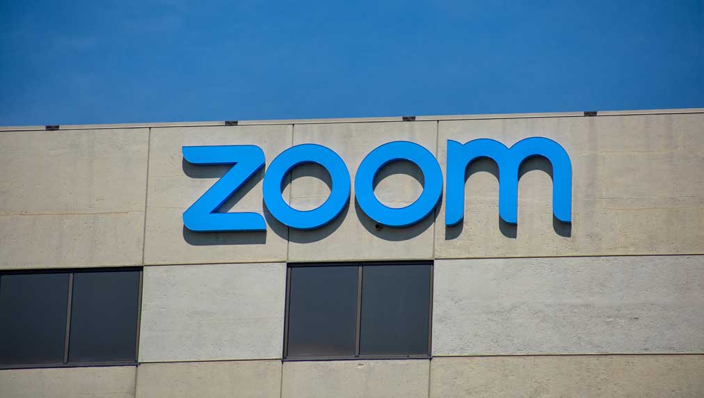 Featured image for Zoom's Recovery Hindered by Microsoft's Shadow and Sales Challenges.