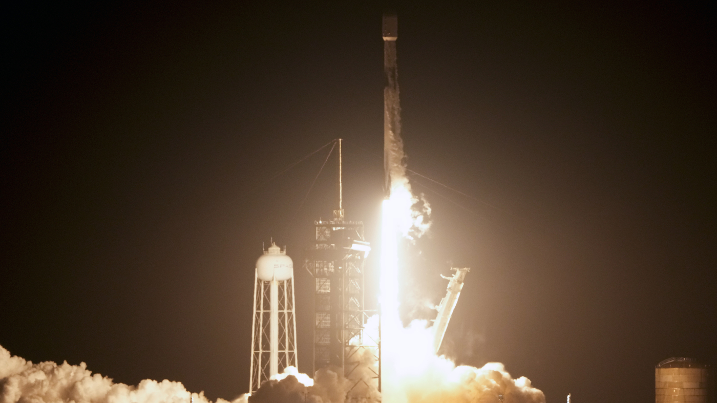 "Private Sector Lunar Mission: Intuitive Machines' Historic Landing Attempt"