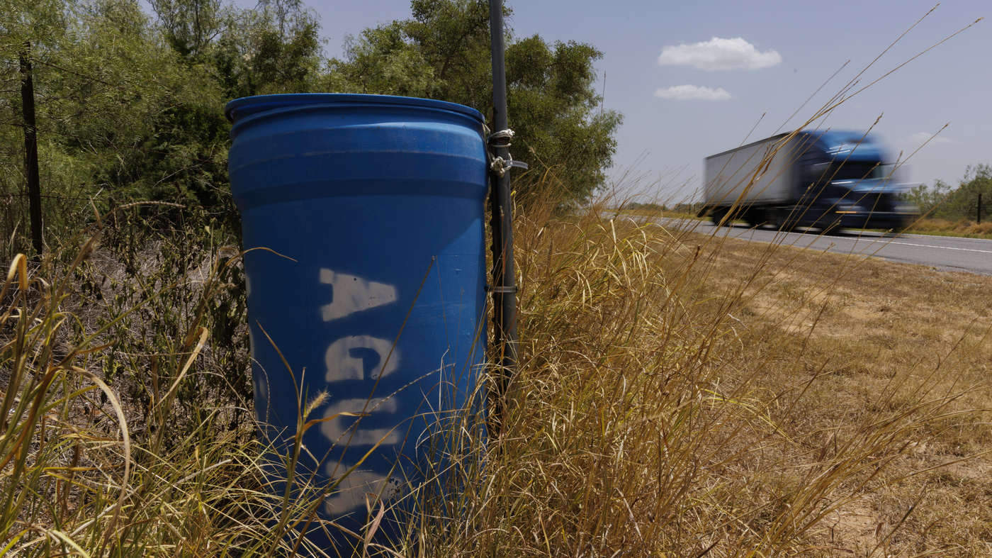 Mysterious Disappearance of Drinking Water Barrels Leaves Texas Migrants Thirsty