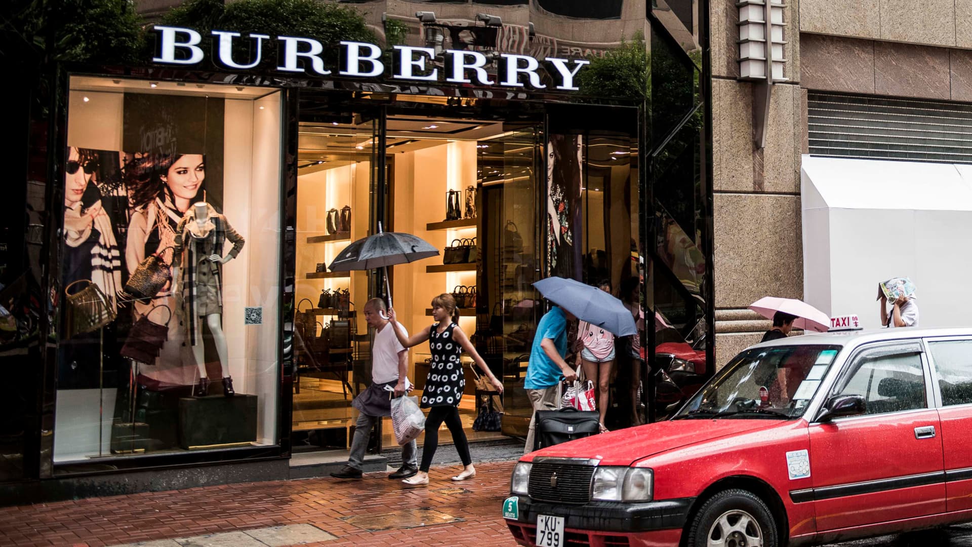 Featured image for Burberry's Revenue Target at Risk as Luxury Slump Hits Shares