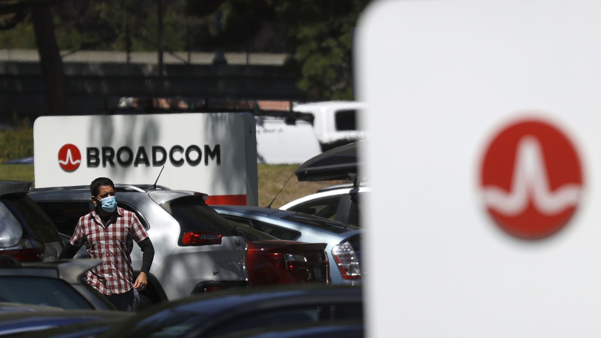 Featured image for "Analyst Suggests Buying Opportunity for Red-Hot Broadcom"