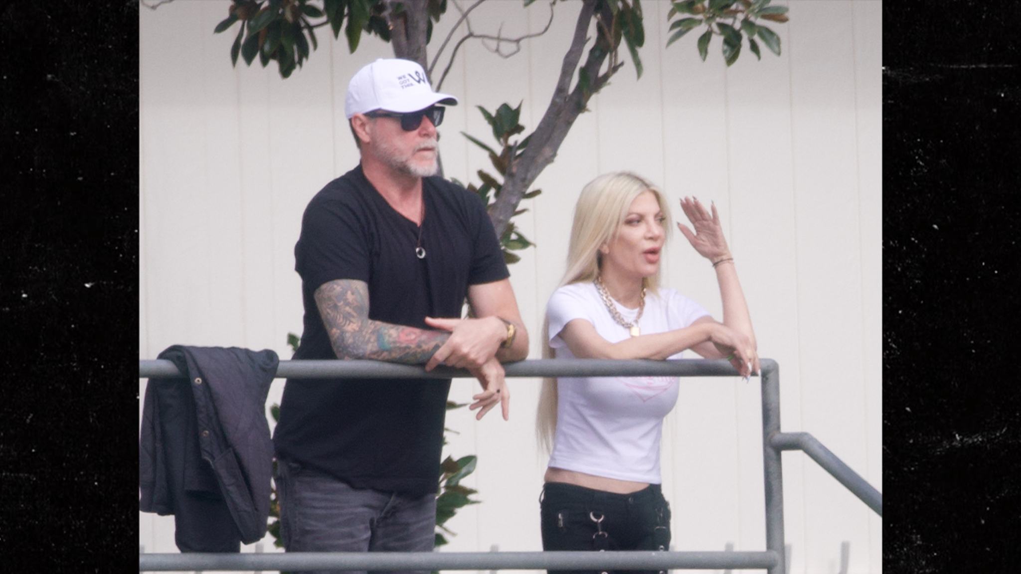 Featured image for Tori Spelling and Dean McDermott Reconnect and Move into $15k Rental Home