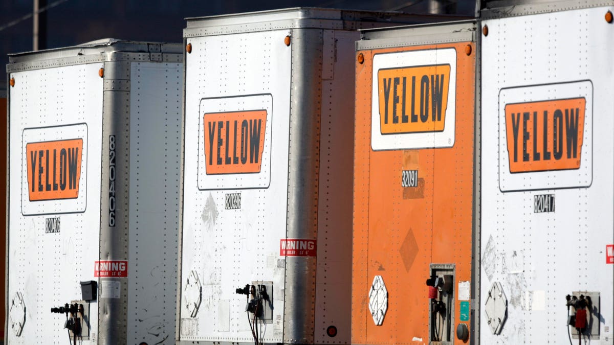 Featured image for Estes Express Acquires Yellow's Terminals for $1.3 Billion