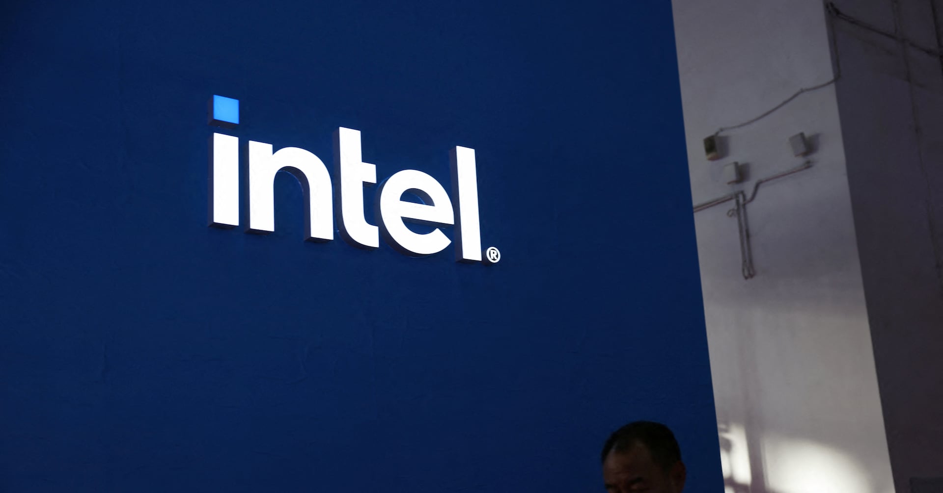 Featured image for "Intel's Chipmaking Unit Reports $7 Billion Operating Loss"