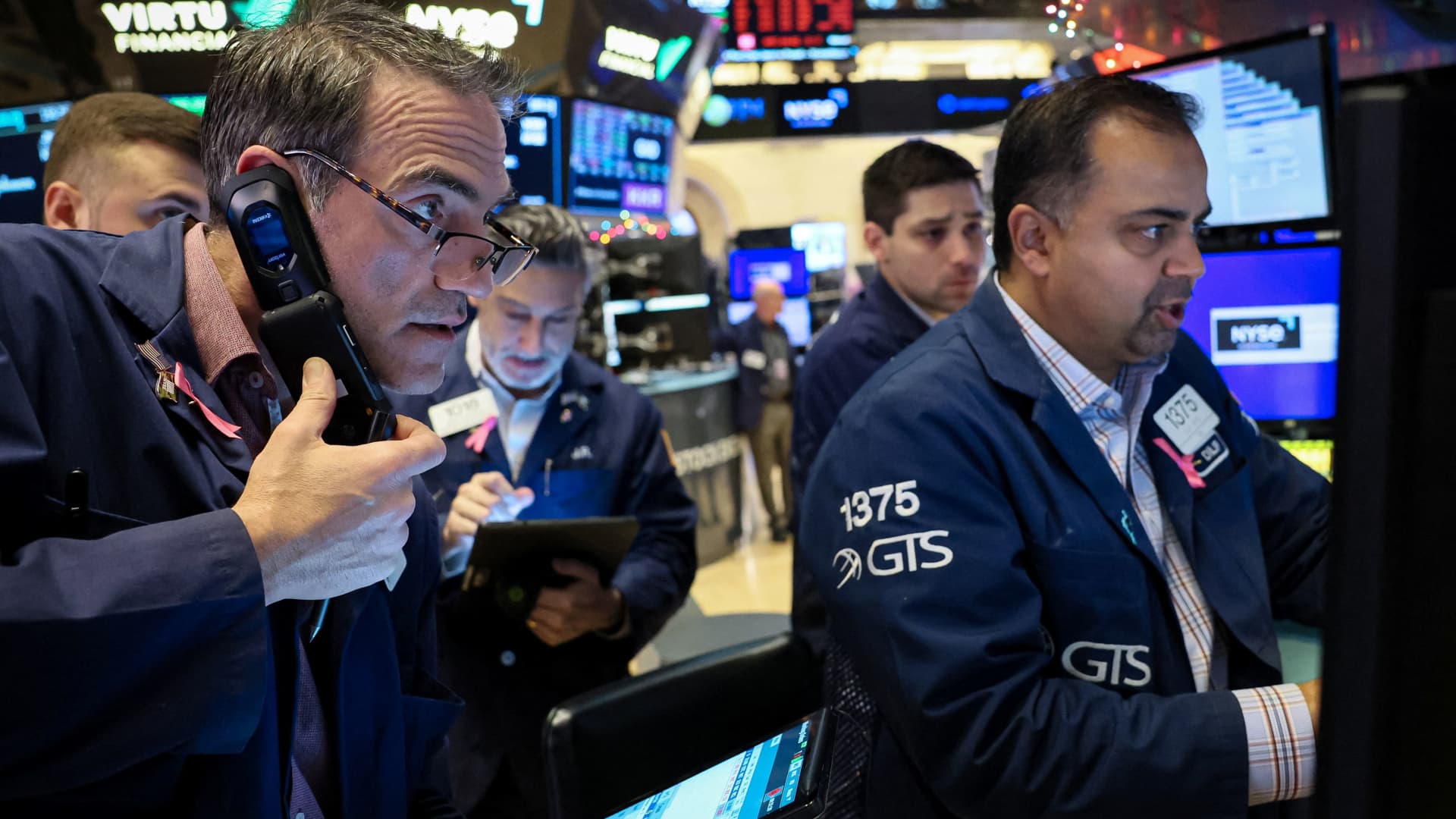 "US Stock Market Inches Higher as Investors Await Inflation Data"