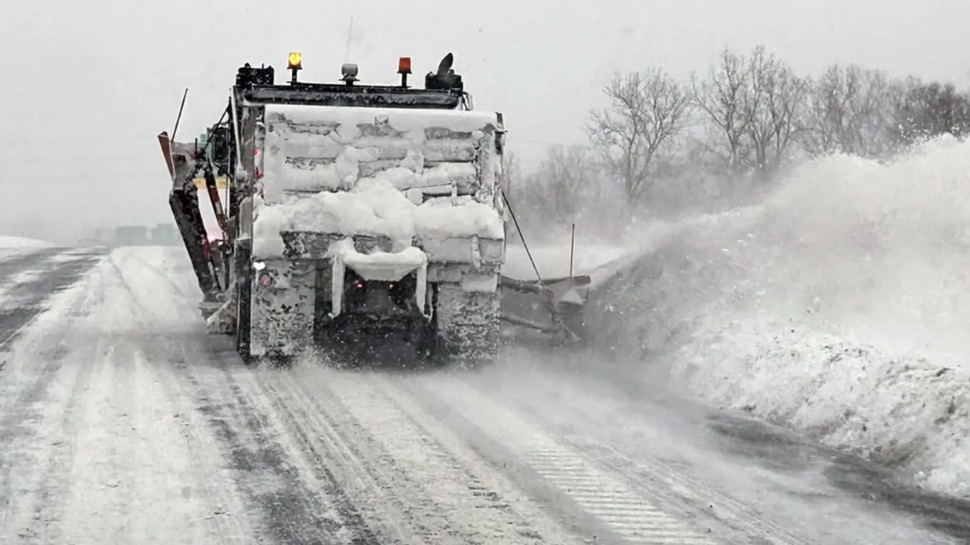 Featured image for Eastern U.S. braces for heavy snow and Arctic cold to end 2025