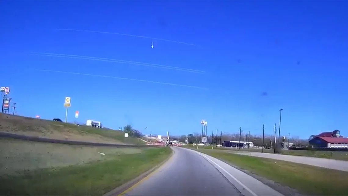 Possible meteor lights up Southeast Texas as loud boom sparks sightings