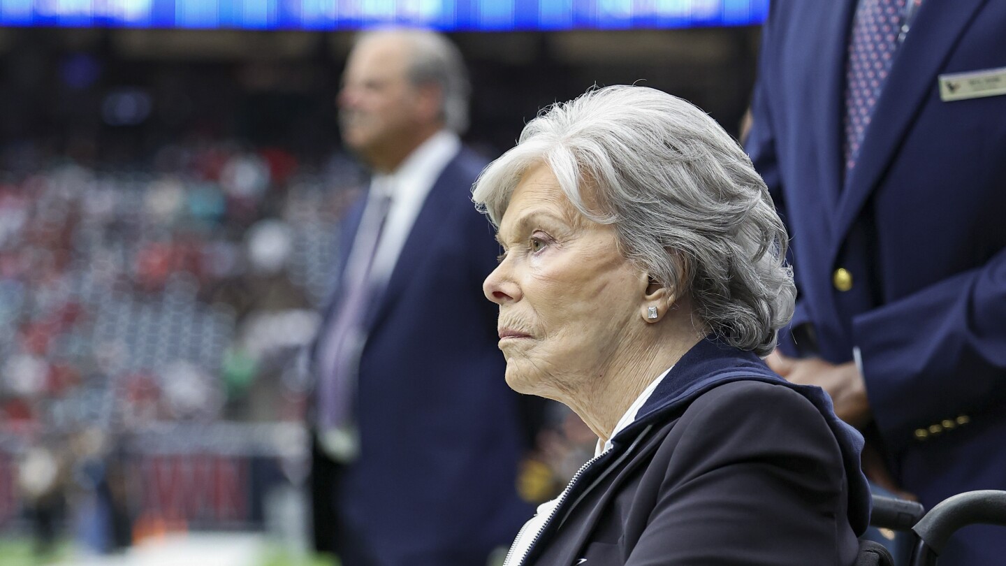 Featured image for Janice McNair to be inducted into Texans' Ring of Honor