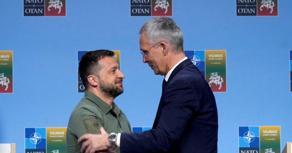 "NATO Chief Defers to Ukraine on Peace Talks and Territory Disputes"