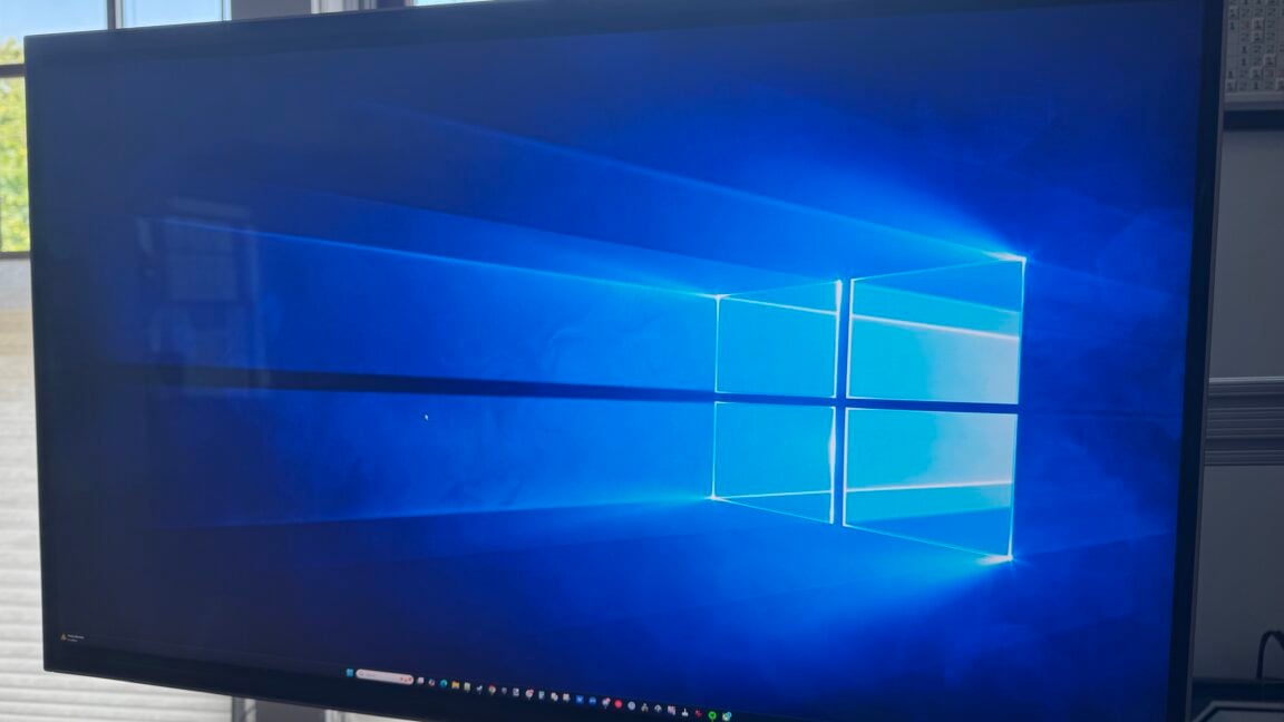 Featured image for Samsung Gaming Monitors Offer Affordable, High-Performance 3D and 240Hz Gaming Experiences