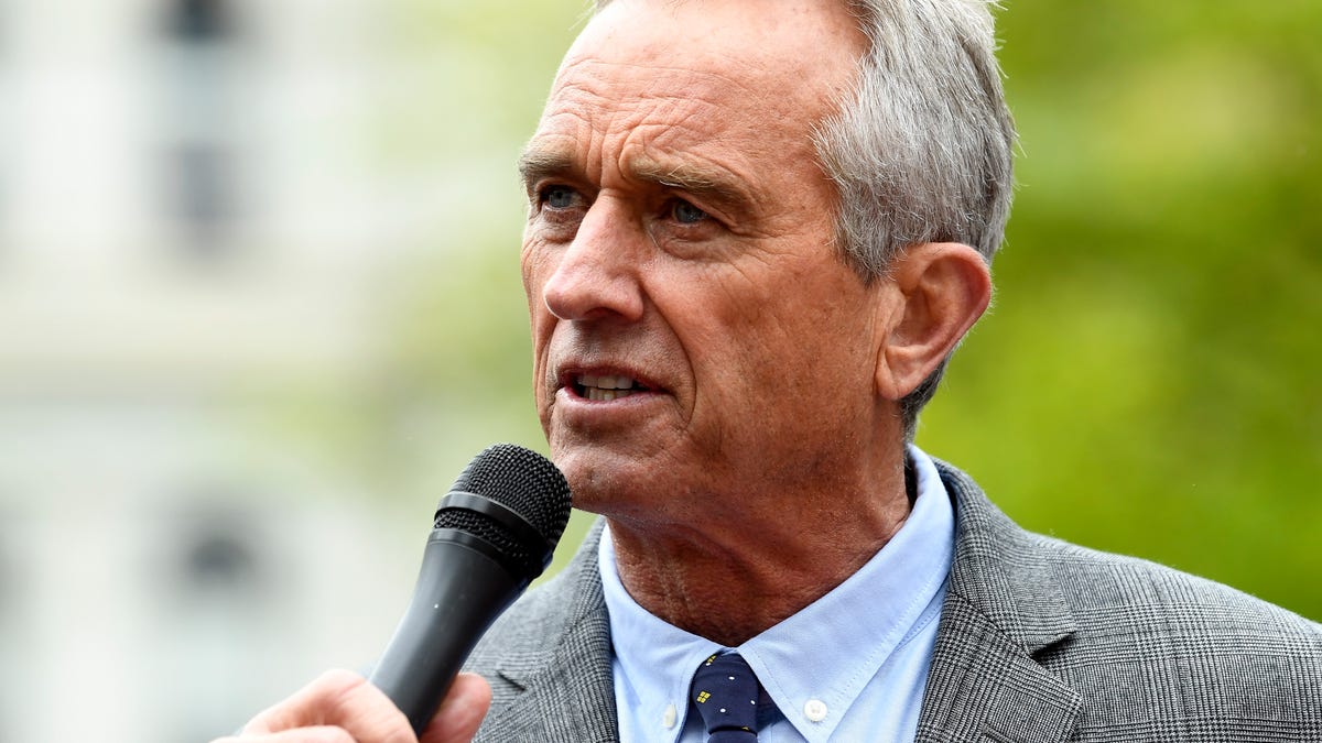 "RFK Jr. Launches Controversial 2024 Presidential Campaign with Limited Support"