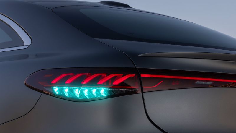 Mercedes Introduces Turquoise Lights for Autonomous Driving