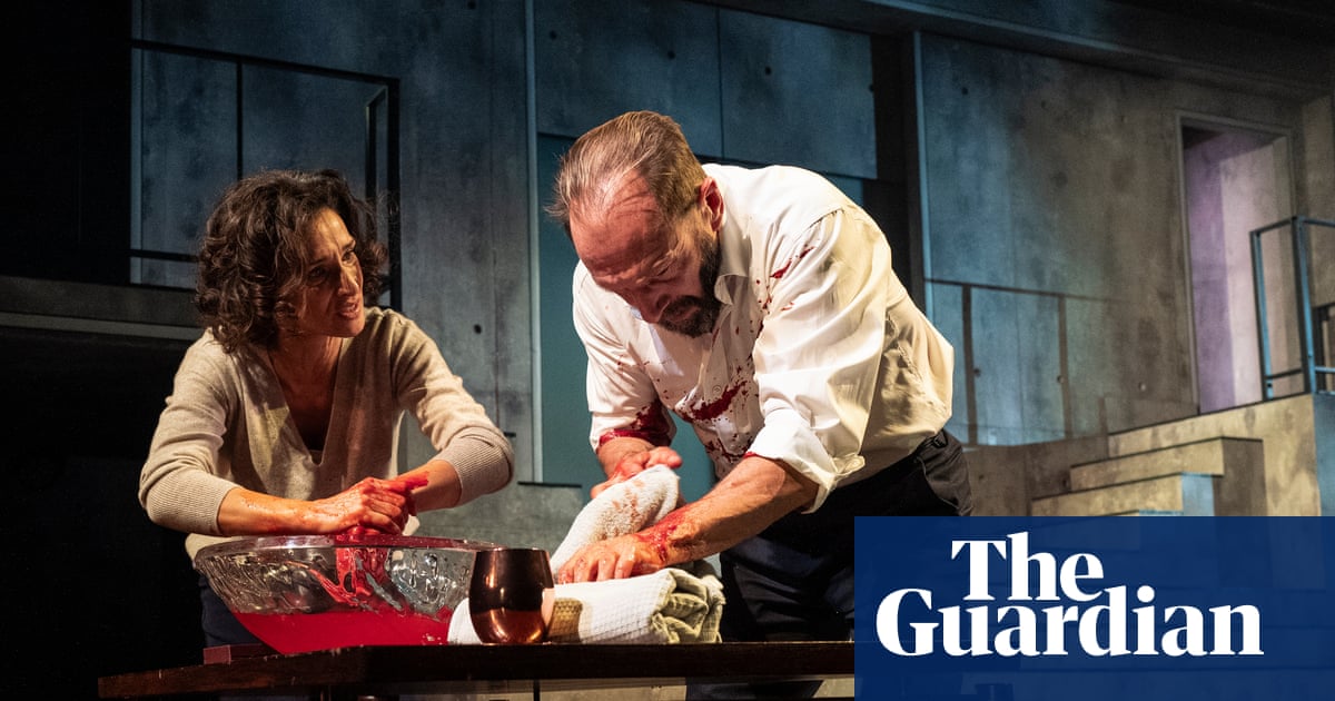 Featured image for Ralph Fiennes and Andrew Scott Challenge Theatre Norms