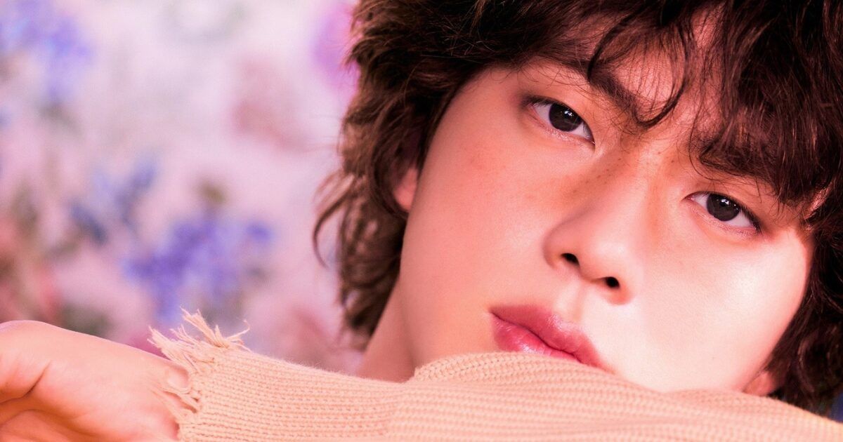 Featured image for "BTS Jin Plans Hug Event for 2024 Festa Post-Military Return"
