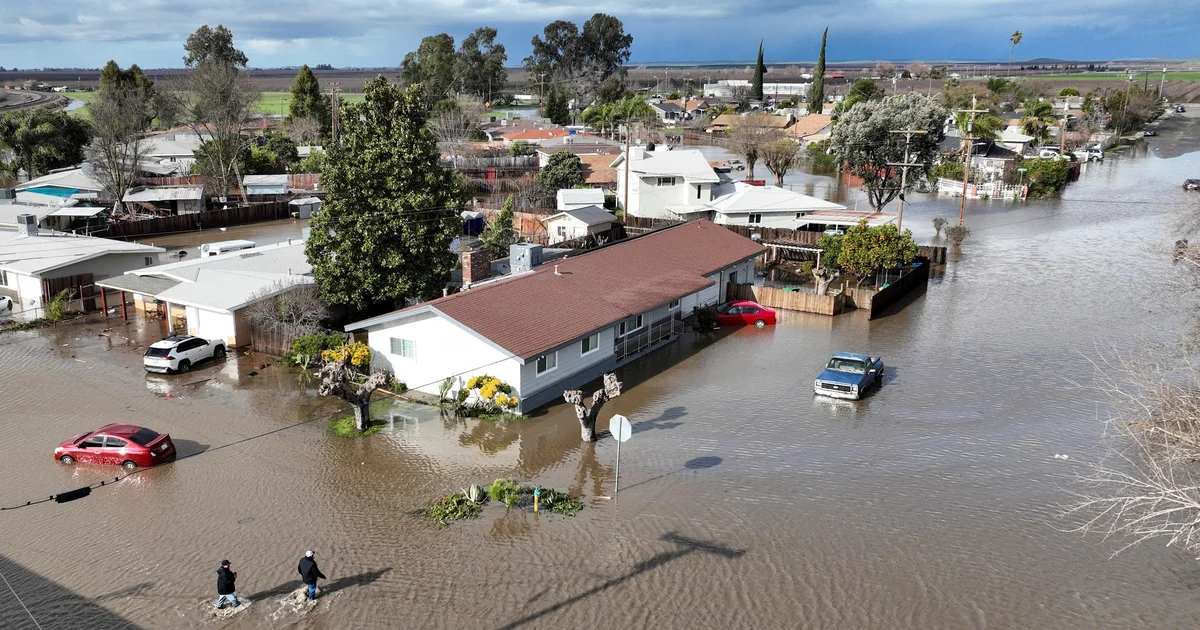 "Climate Change Threatens Nearly Half of U.S. Homes: Experts Urge Consideration in Home Shopping"