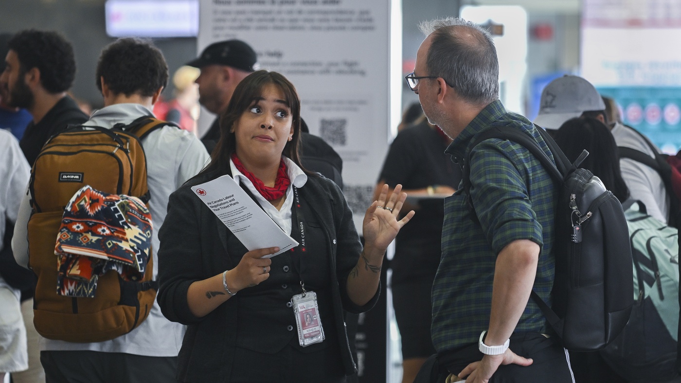 Featured image for Air Canada Flight Attendants Continue Strike Despite Return-to-Work Orders