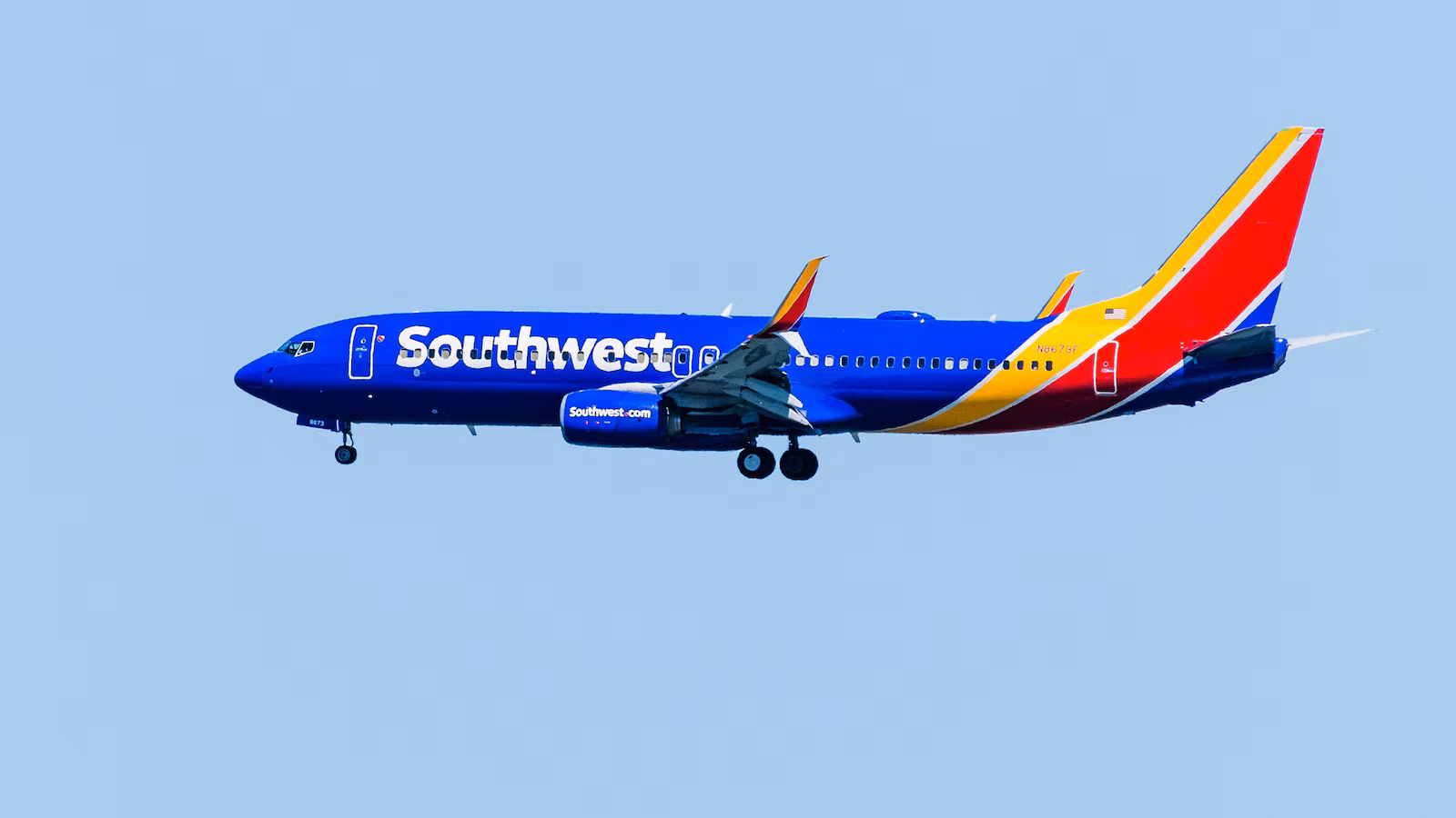 Featured image for Southwest Flight Performs Sudden Descent to Avoid Midair Collision Near Burbank