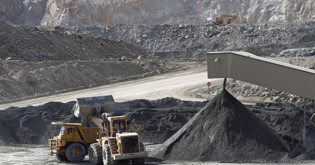 Featured image for Copper Price Drop Spurs M&A Speculation Among Cash-Strapped Miners