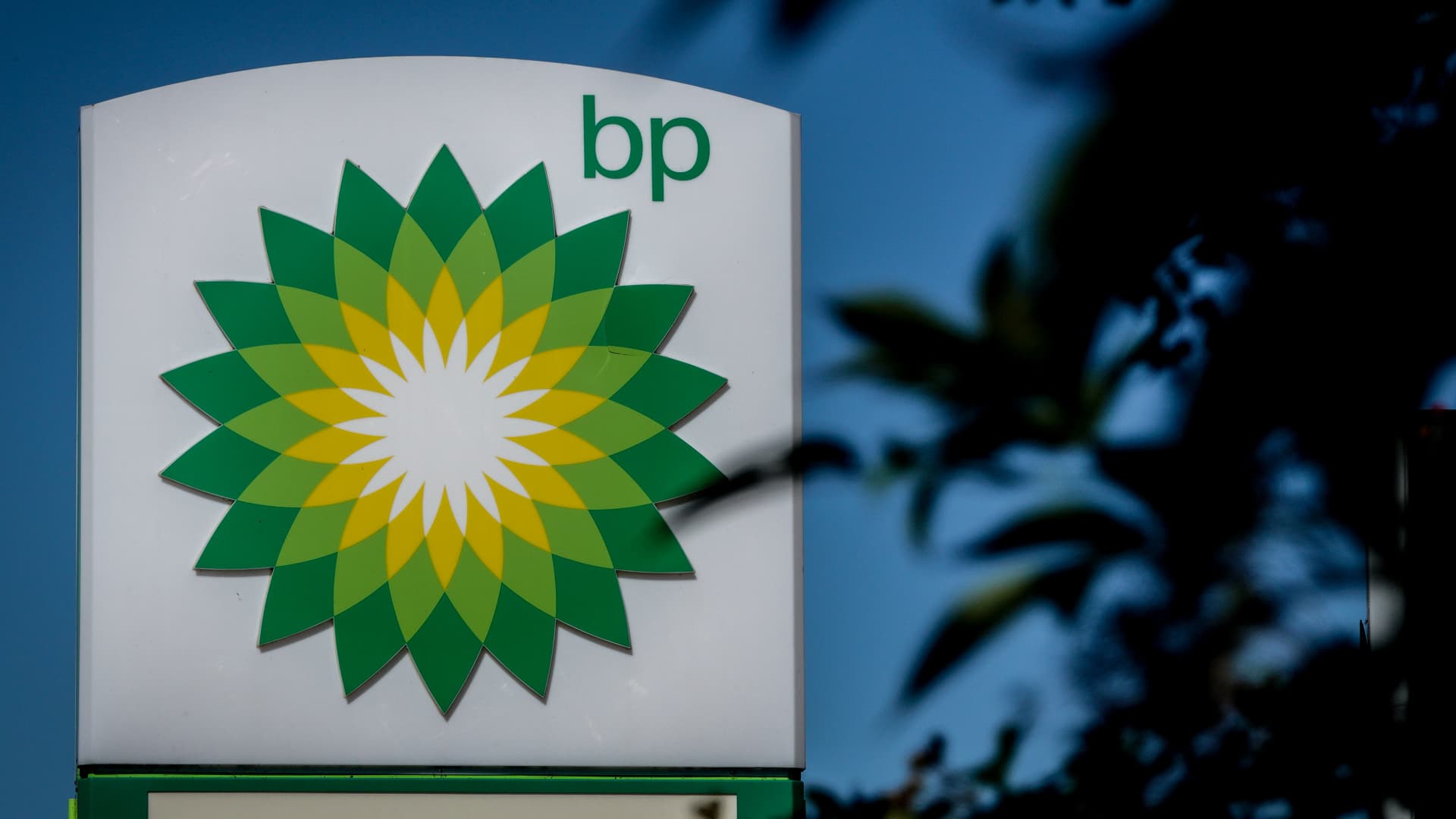 BP's Q1 profits dip on weaker commodity prices, slows share buybacks.