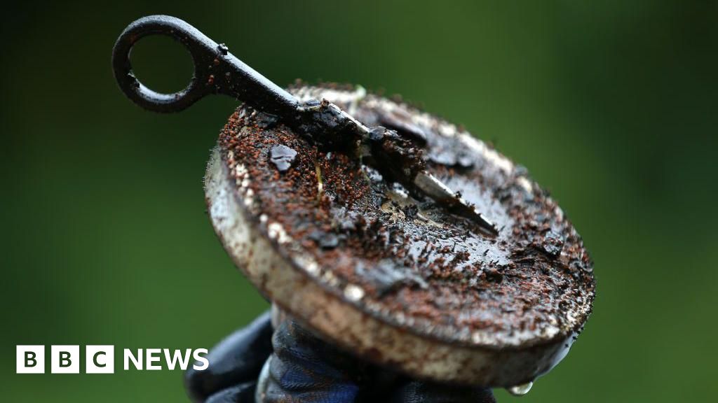 Featured image for NY Couple Magnet Fishing Finds Safe with $100K Cash