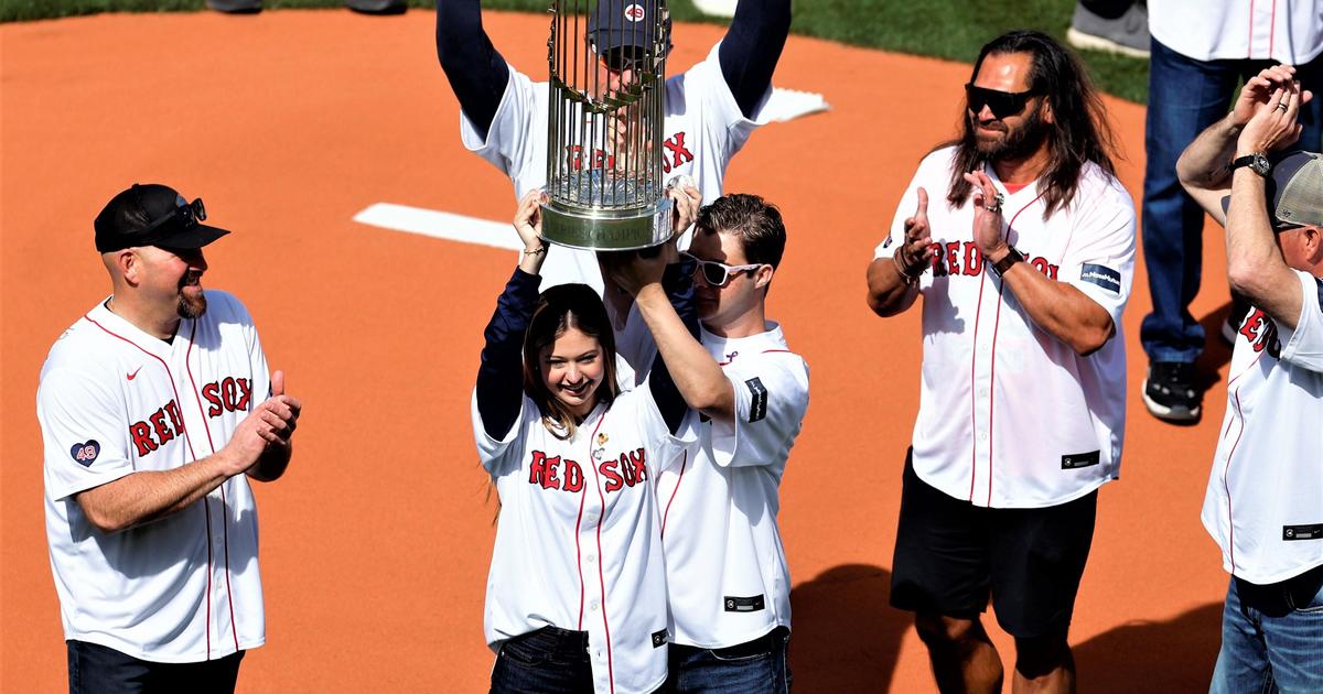 Featured image for "Tim Wakefield's Daughter Brianna Throws First Pitch at Red Sox Home Opener"