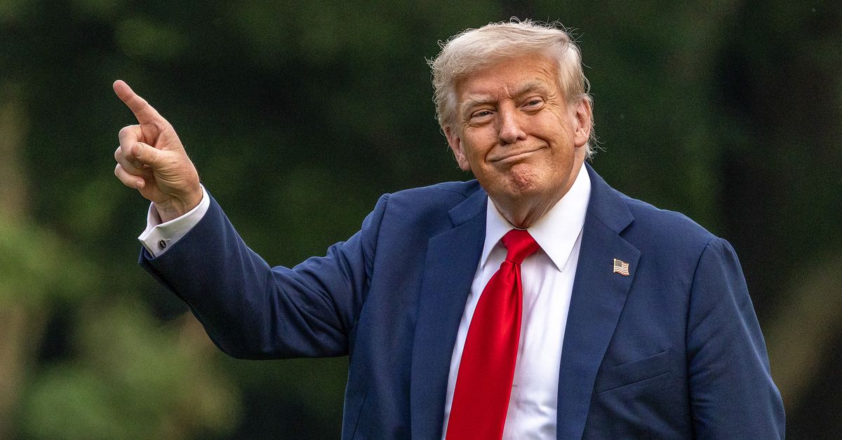 Featured image for Trump considers executive order to regulate NIL and protect college sports