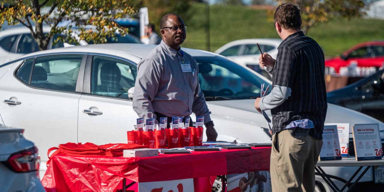 Jobless Claims Rise Slightly, Continuing Claims Fall
