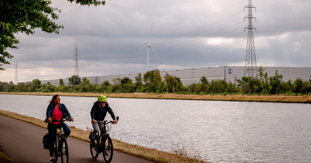 Global Outcry Over US Contraceptive Cuts Threatening Women's Health