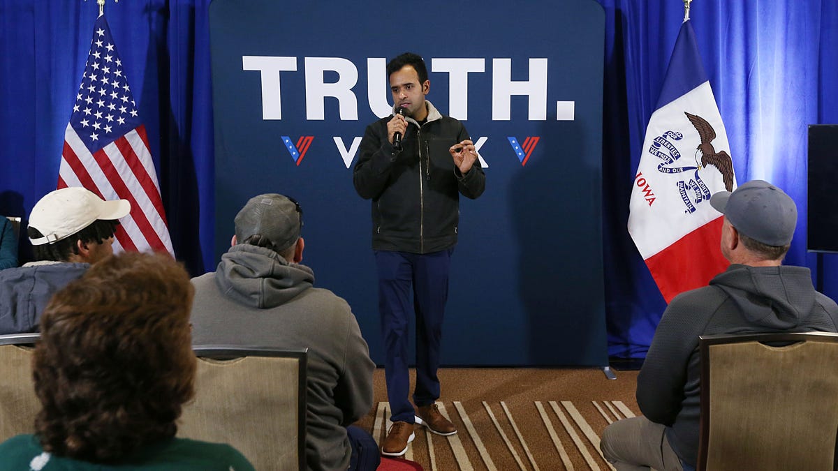 "Vivek Ramaswamy's 2024 Iowa Caucuses Campaign: A Shocking Pitch and Sioux City Townhall"
