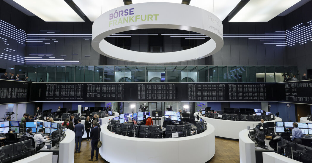 Featured image for Stocks Remain Unfazed by Trump's Tariff Warnings