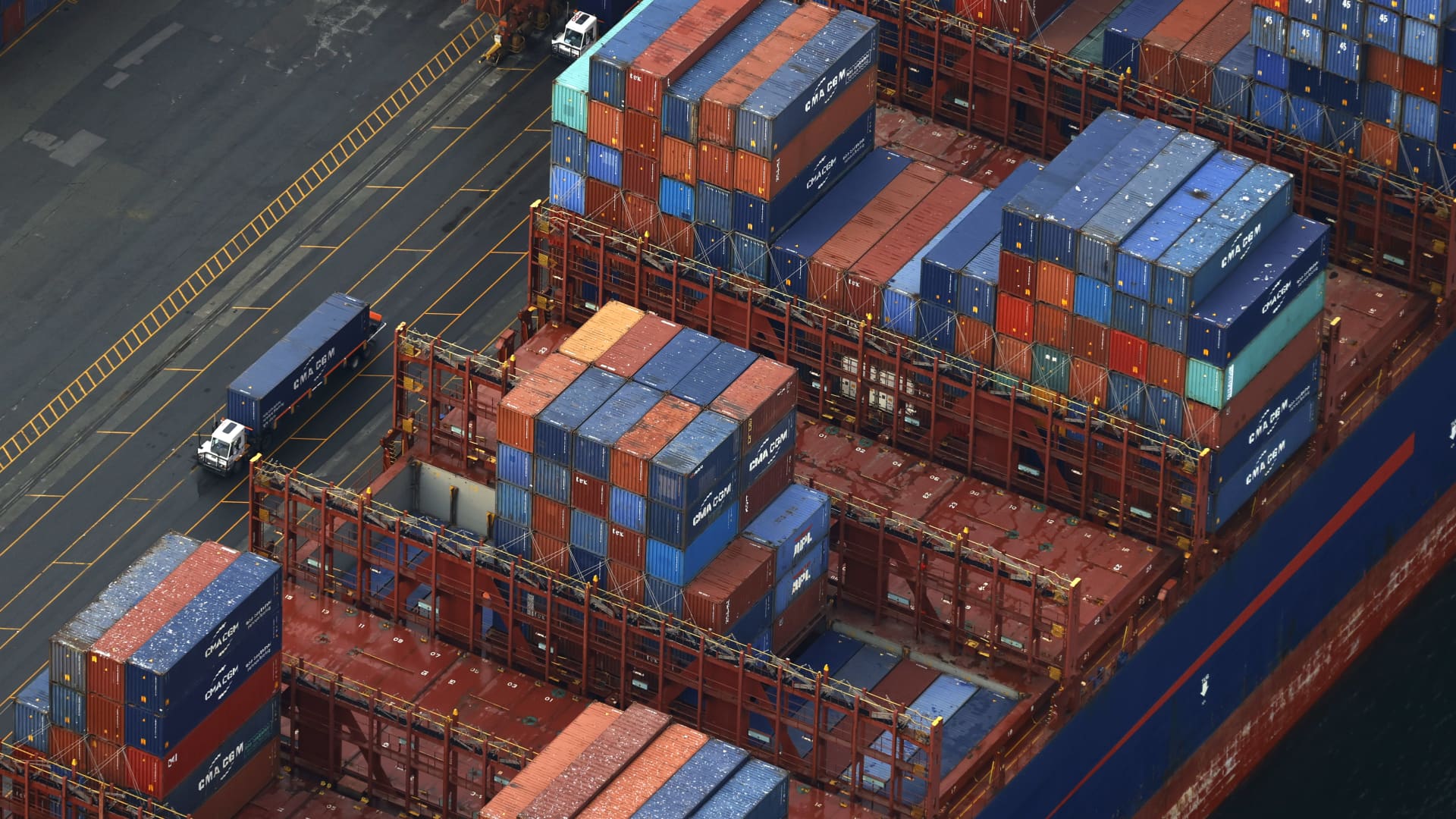 "Canadian Port Negotiations Hit Impasse, Threatening Auto Industry and Local Businesses"