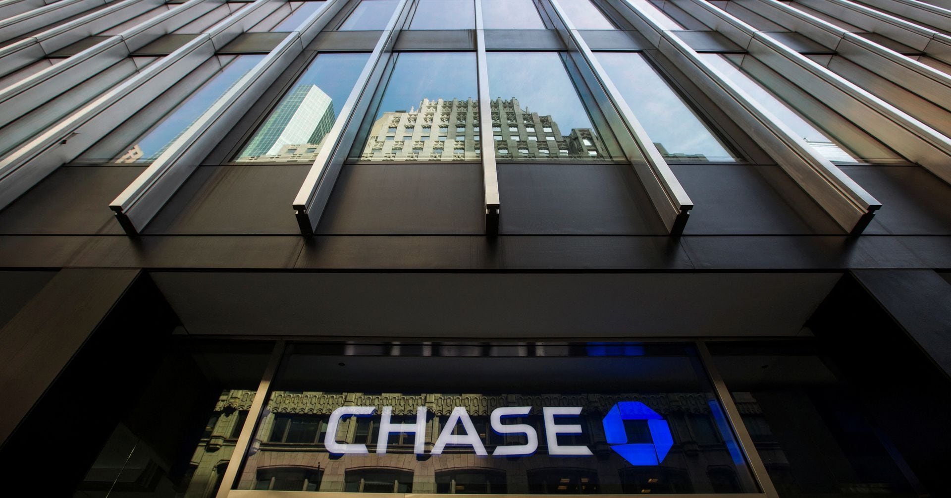 "Challenges and Triumphs: A Look at Major US Bank Earnings"