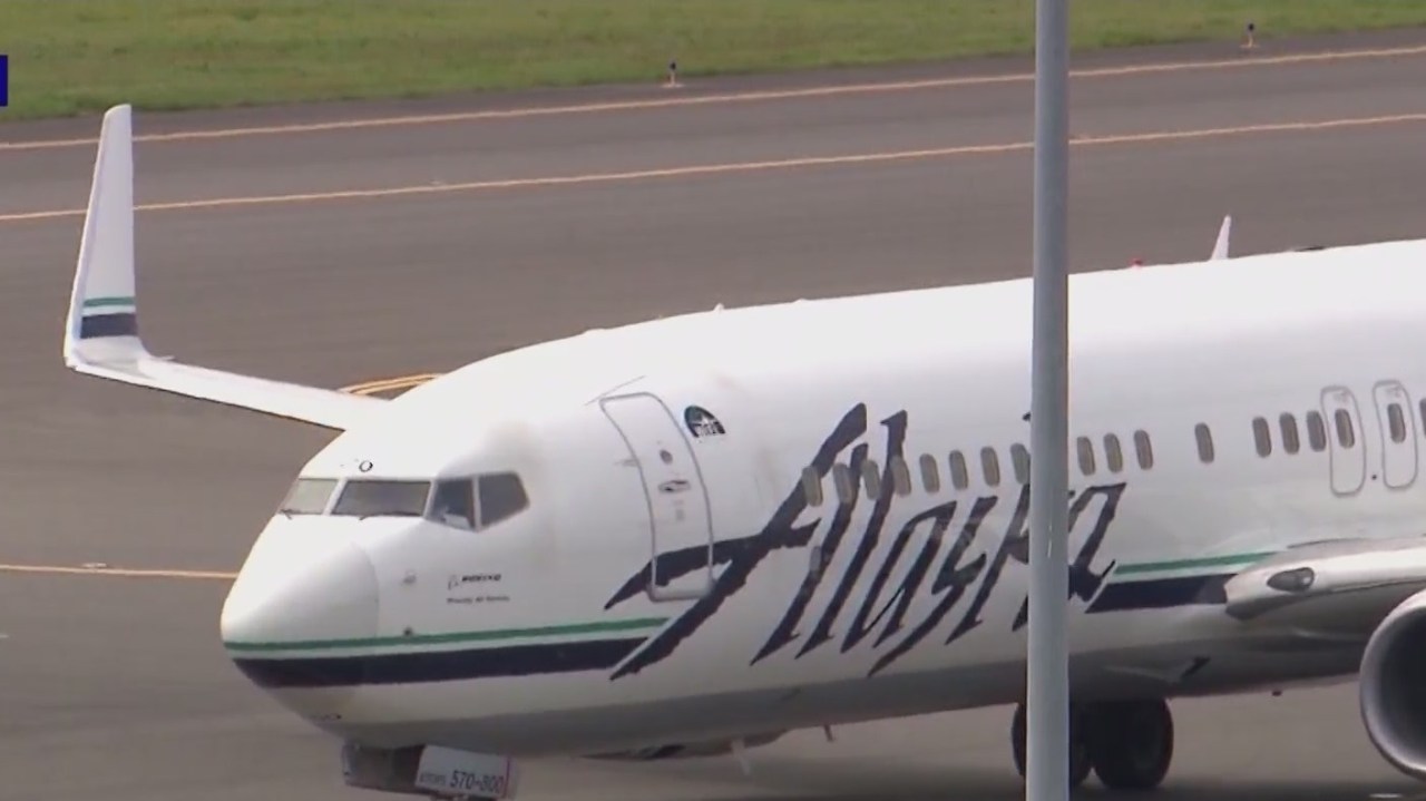Featured image for Lawsuit Filed Against Alaska Airlines After Off-Duty Pilot Attempts to Cut Engines Mid-Flight