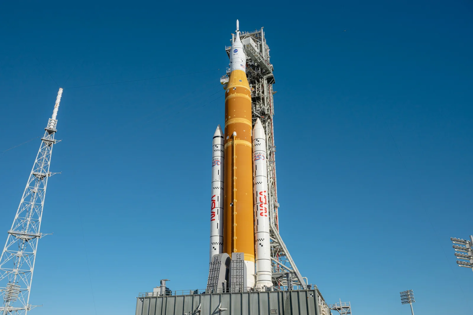 Hydrogen leaks halt Artemis 2 fueling test; NASA plans second wet dress rehearsal