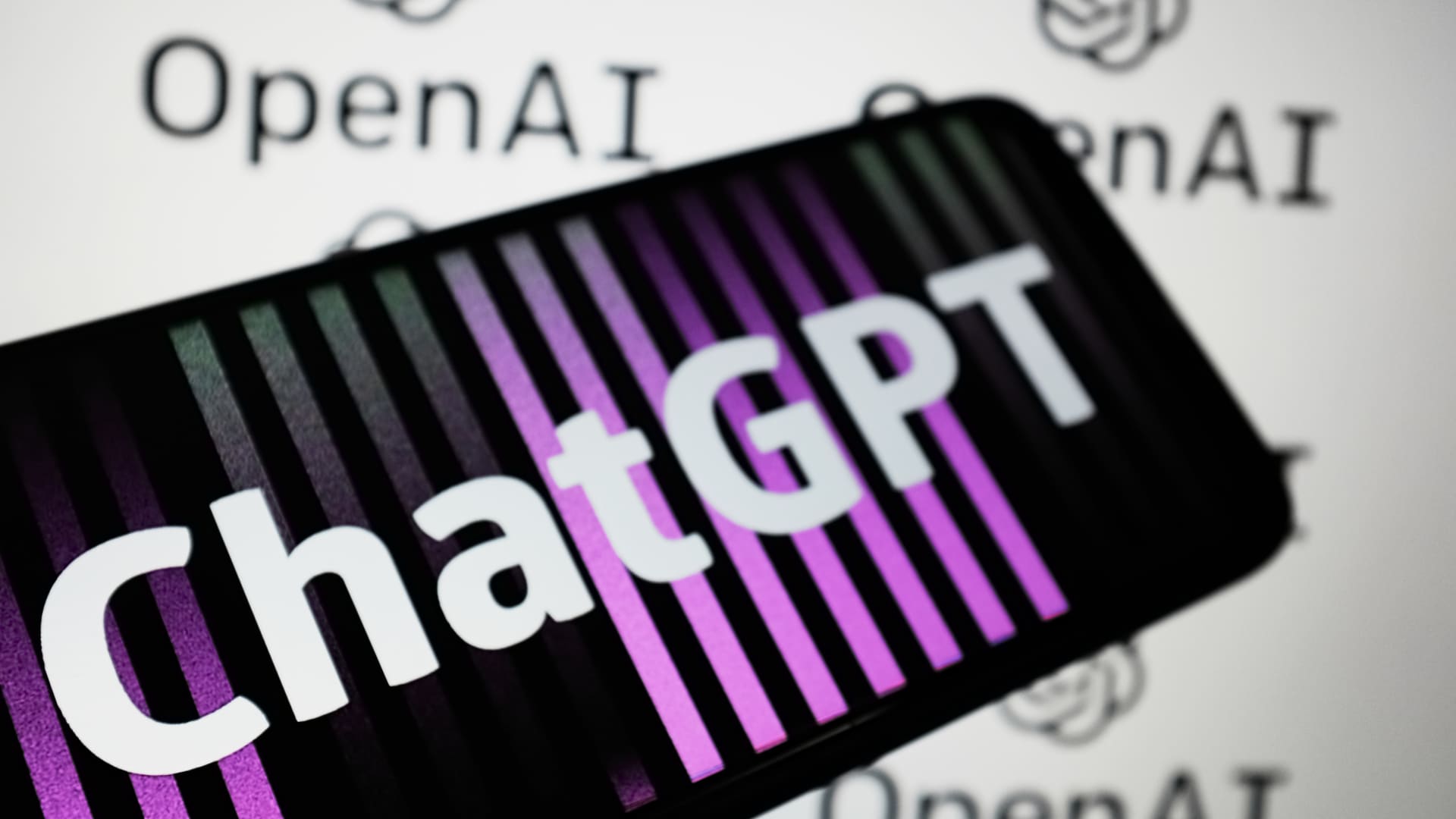 "Maximize Your Career Potential with ChatGPT: HR Experts and Nobel Prize-Winning Economist Agree"