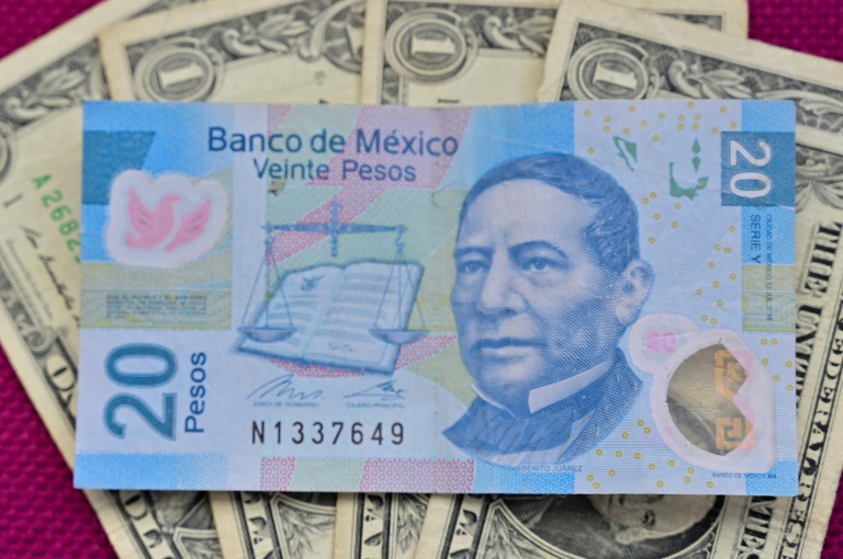 Featured image for The Pros and Cons of Mexico's 'Super Peso'