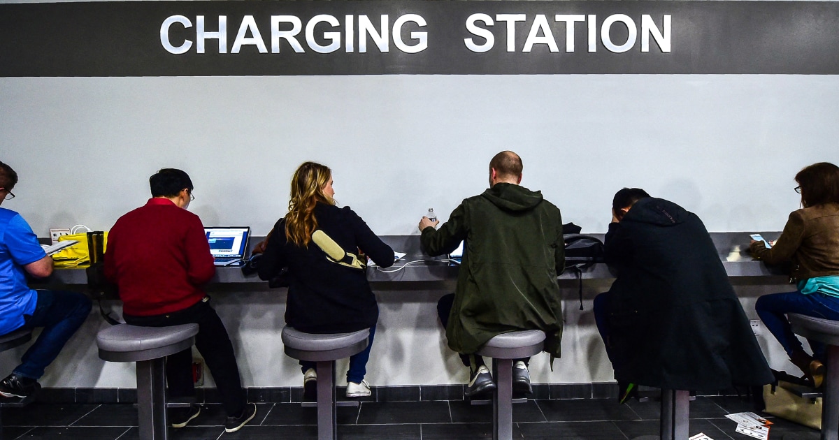 FBI advises against using public phone charging stations due to security risks