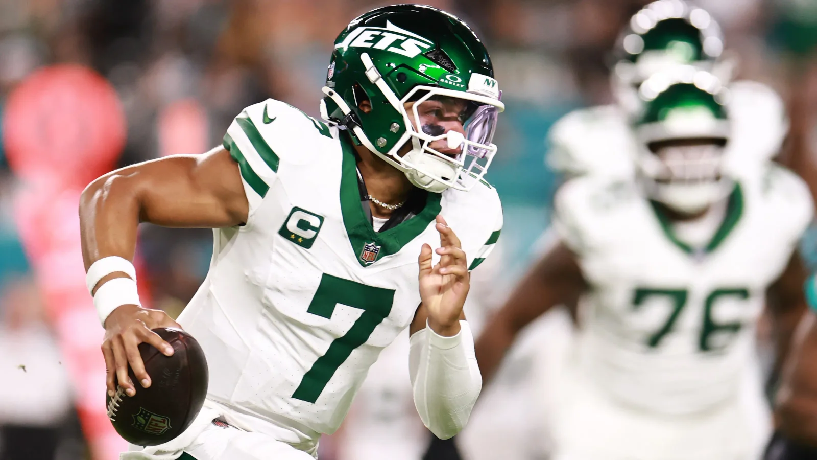 Chiefs Acquire Justin Fields as Mahomes Backup, Jets Move On