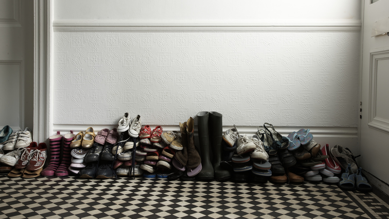 "Maximize Shoe Storage with TikTok-Approved IKEA BOAXEL"