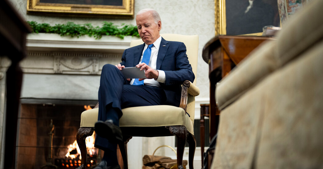 "Biden's Economic Plan Faces Doubt as Trump Gains Support in Swing States"