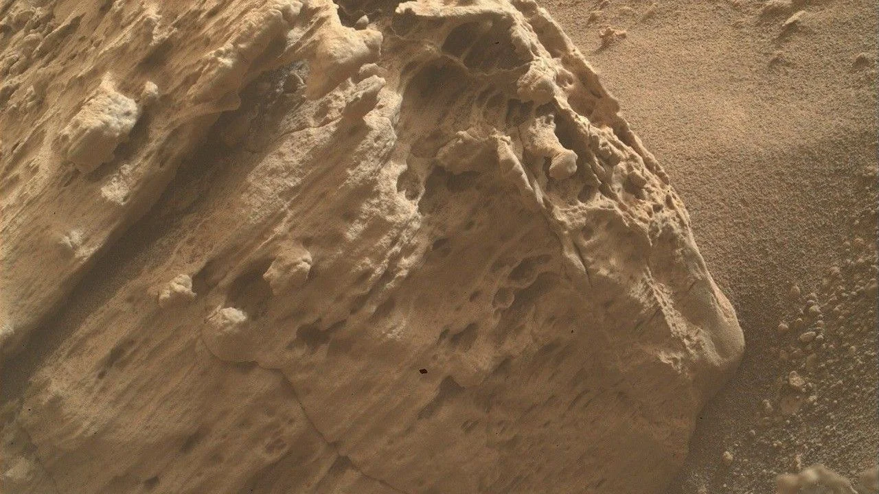 Curiosity Discovers Timboy Chaco, Hinting at Mars' Wet Past