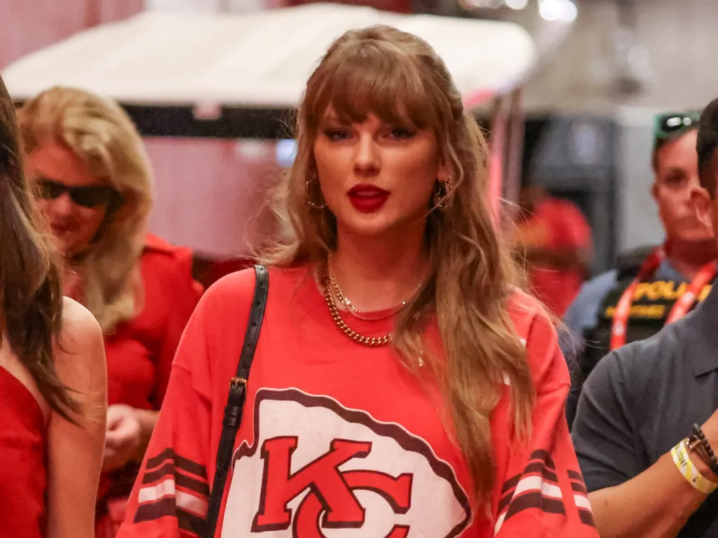 Featured image for Taylor Swift's Attendance at Chiefs' Game: What We Know