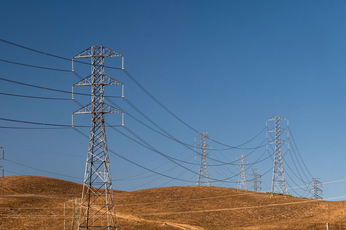 Featured image for US Data Centers to Drive Record Power Use, Raising Grid Concerns