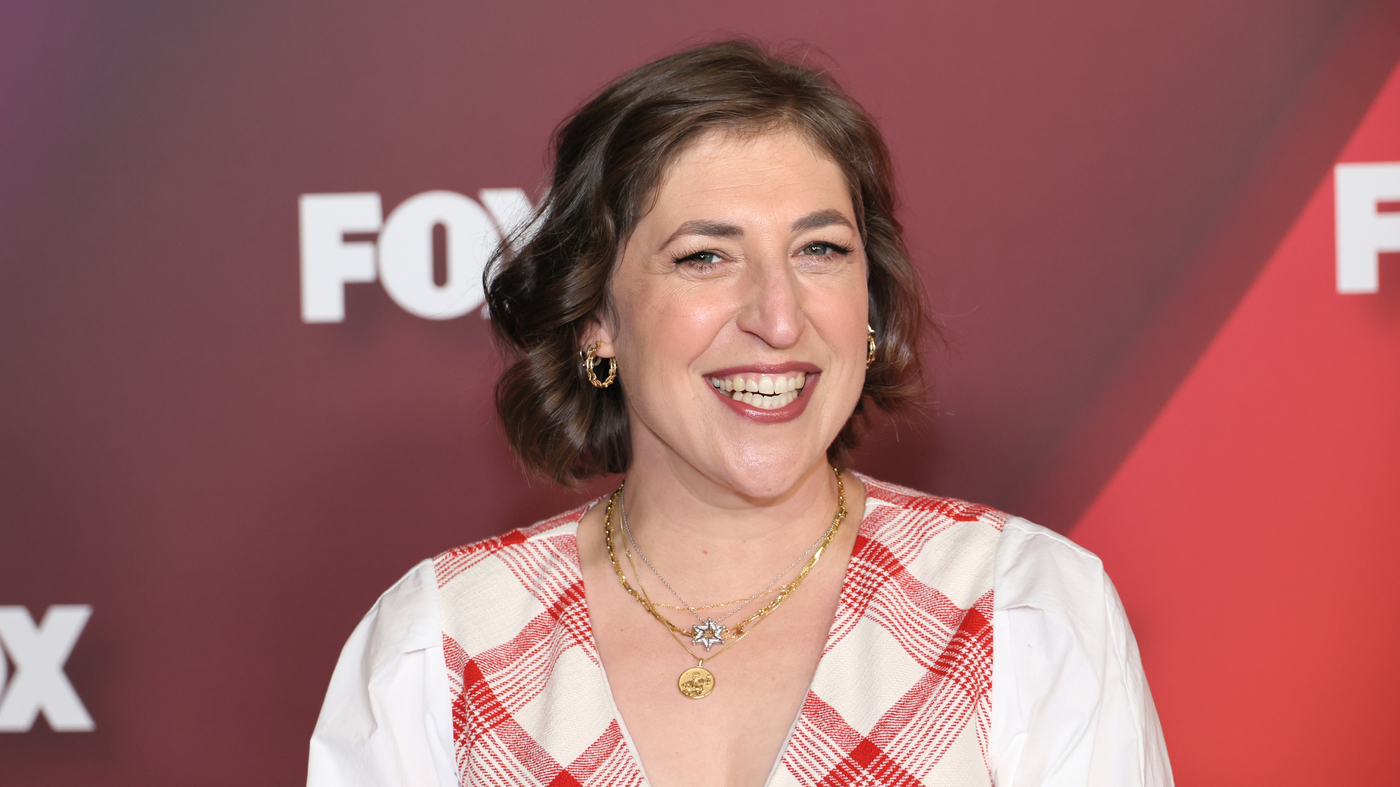Mayim Bialik Exits as 'Jeopardy!' Host, Leaving Ken Jennings Solo