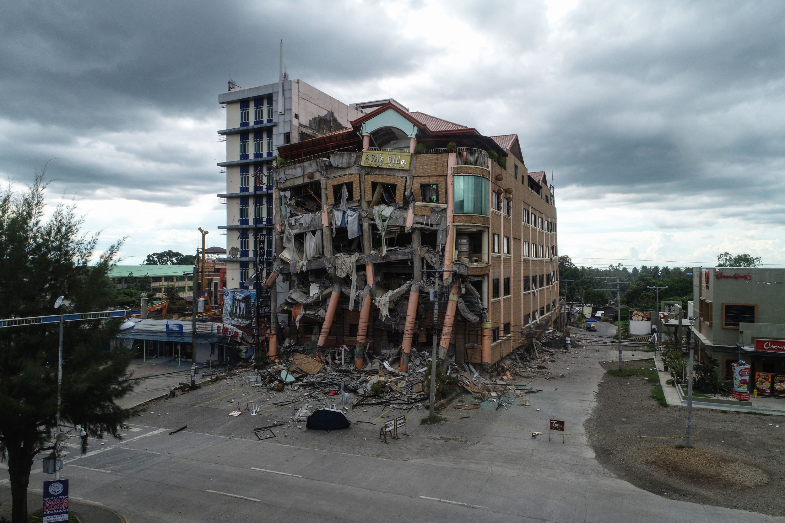 "Rapid Surge in Seismic Activity Triggers Evacuations and Panic in the Philippines"
