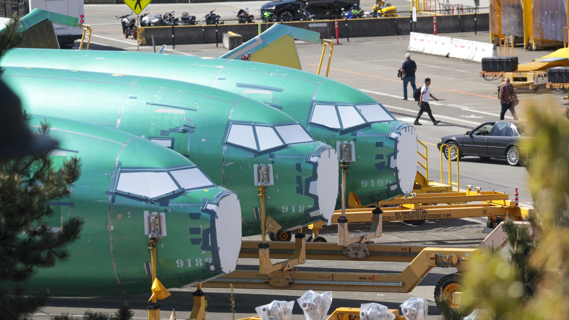 Featured image for Boeing's May Orders Hit Record Highs Amid Production Cap Constraints